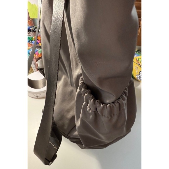 Beyond Yoga Nylon Drawstring Tote Bag Gray‎ Athleisure Gym Travel Yoga Gym Gear